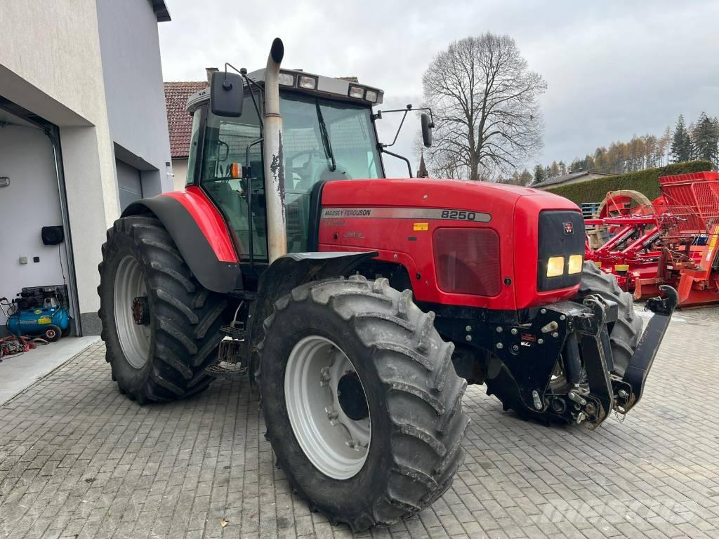 Massey Ferguson 8250 Traktory