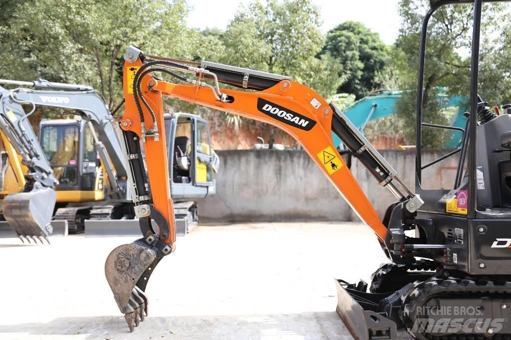Doosan DX 17 Pásová rýpadla