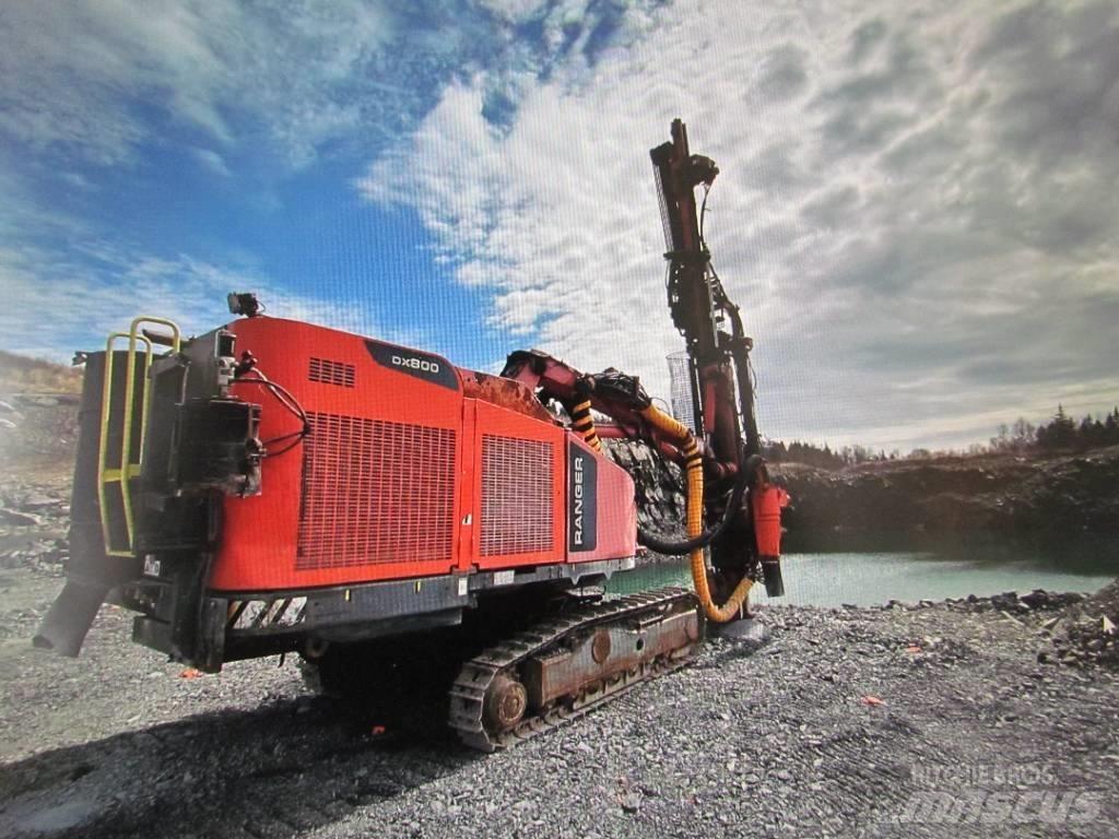 Sandvik DX 800 Povrchové vrtací stroje