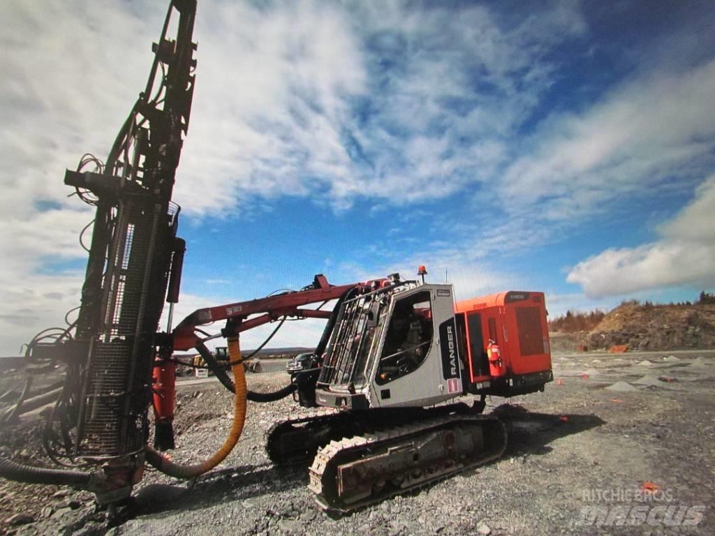 Sandvik DX 800 Povrchové vrtací stroje