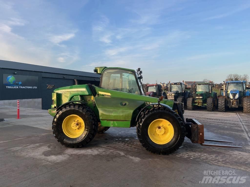 John Deere 3200 Teleskopické manipulátory