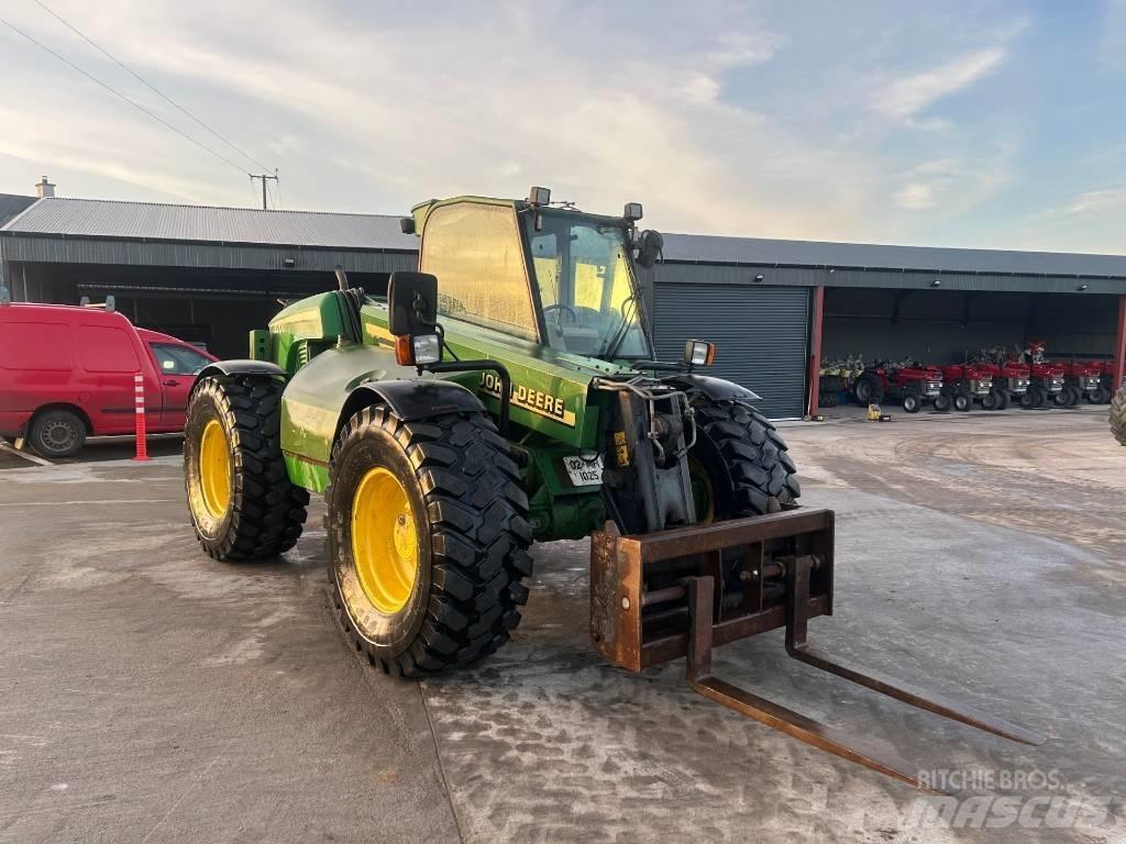 John Deere 3200 Teleskopické manipulátory