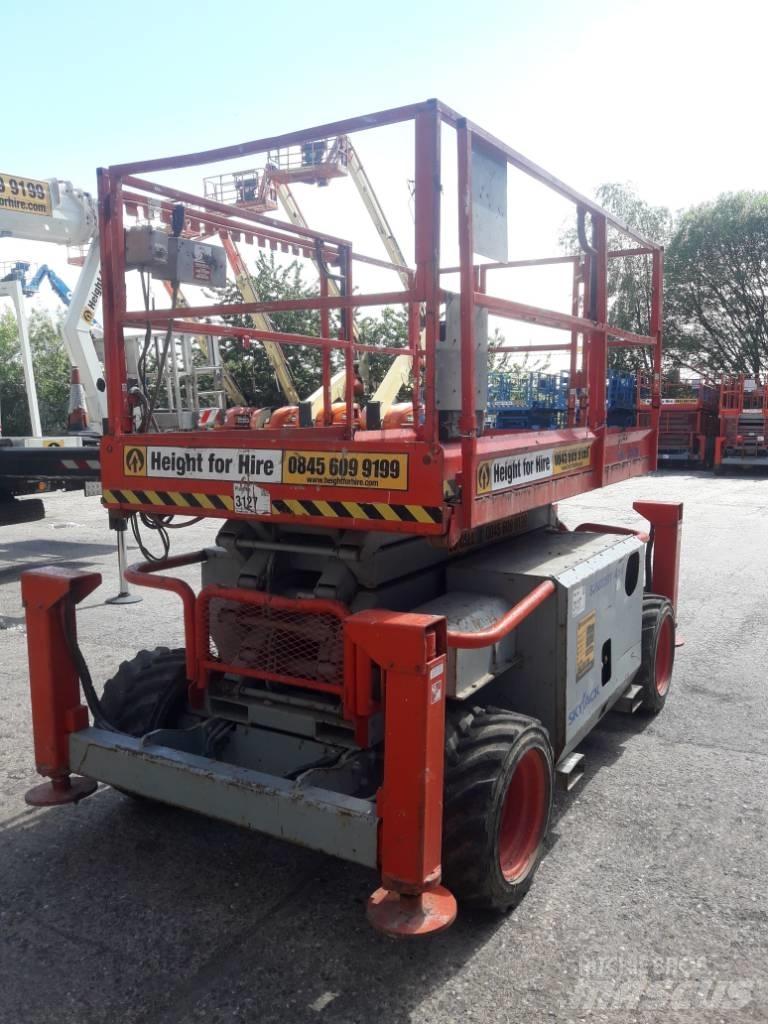 SkyJack SJ 6832 RT Nůžková zvedací plošina