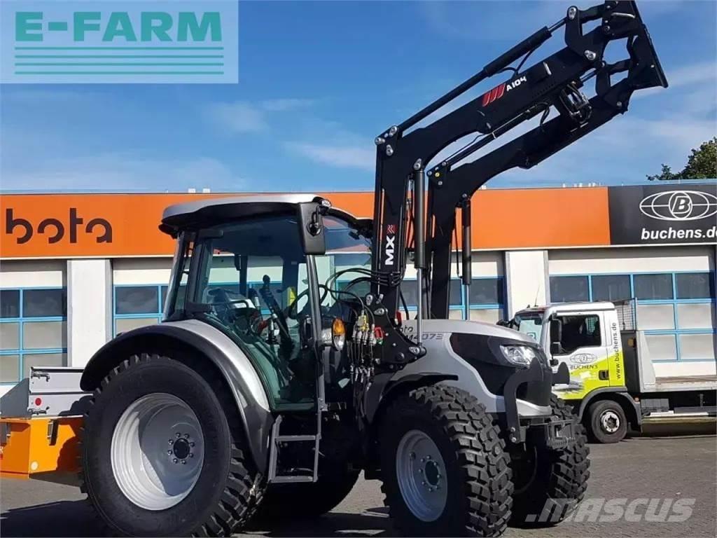 Kubota m4073 cab Traktory