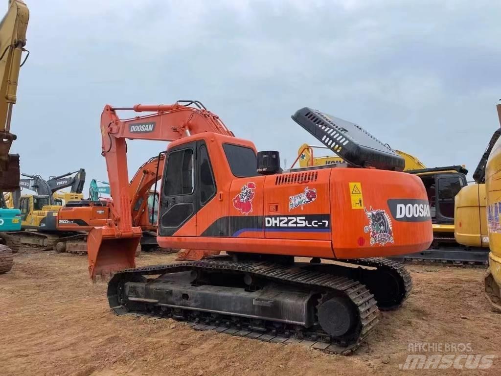 Doosan 225-7 Pásová rýpadla