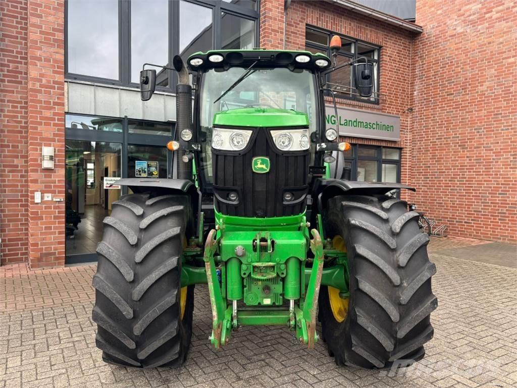 John Deere 6210R Traktory