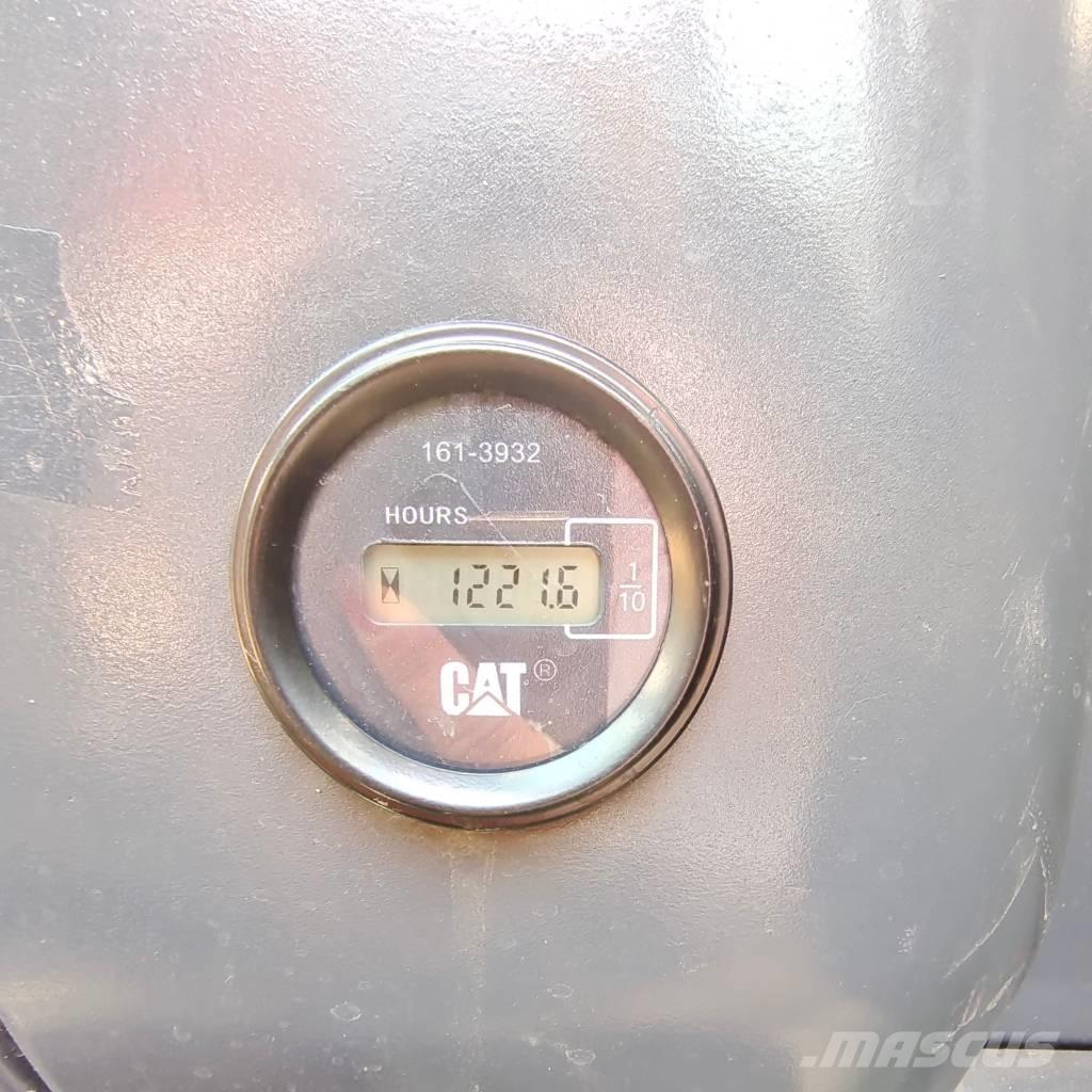 CAT 320 D 2 L Pásová rýpadla