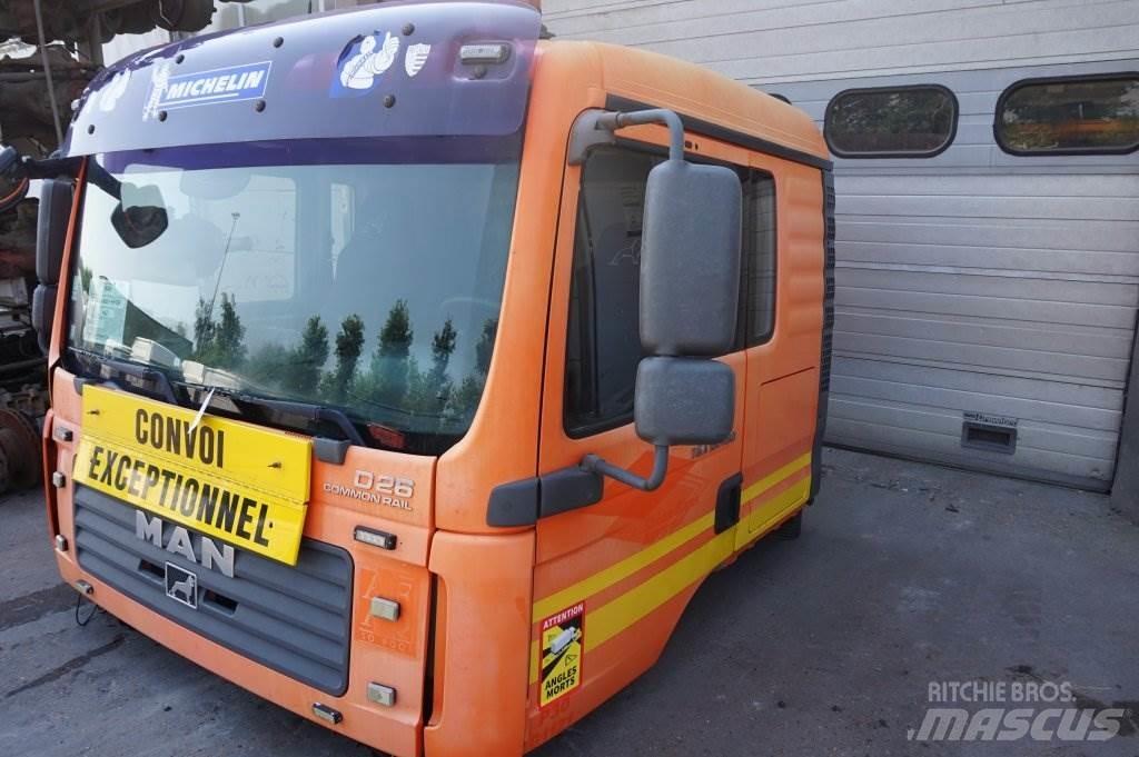 MAN F99L34 TGA Kabiny a interiér