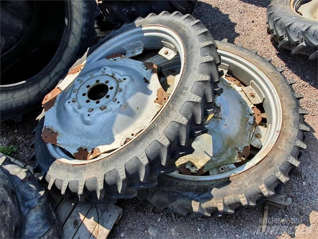 BKT 230/95R44 x2 Pneumatiky, kola a ráfky