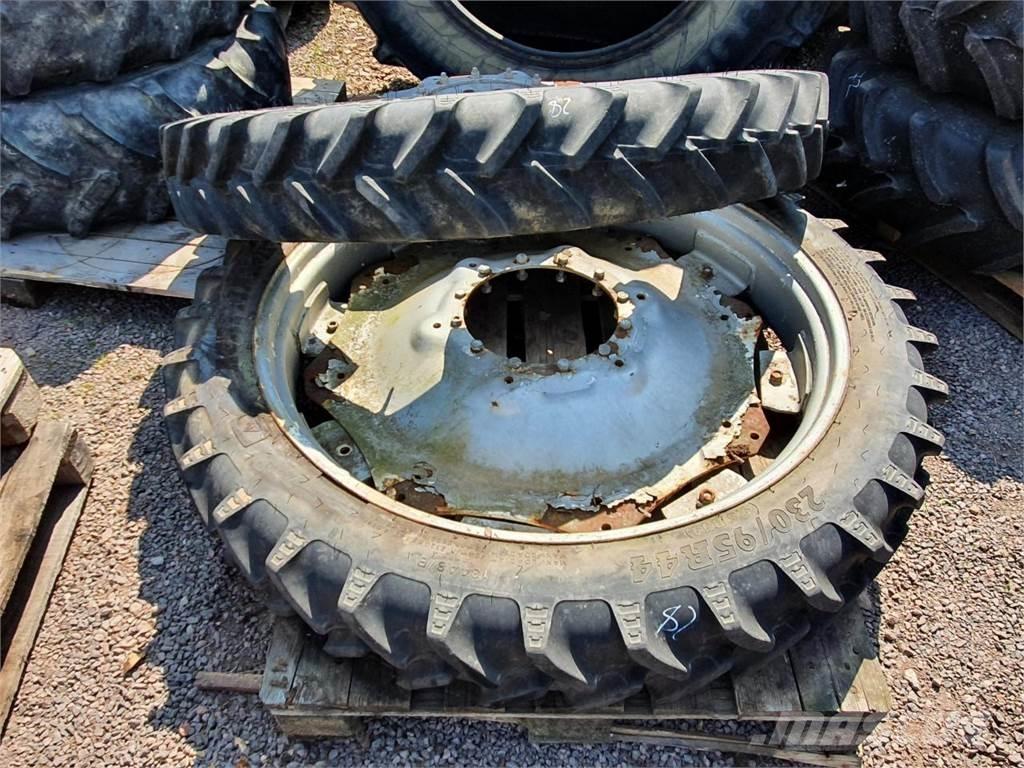 BKT 230/95R44 x2 Pneumatiky, kola a ráfky