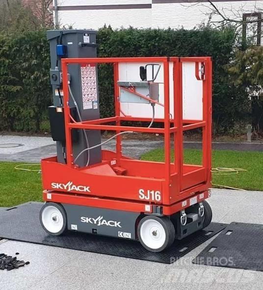 SkyJack SJ16 Nůžková zvedací plošina