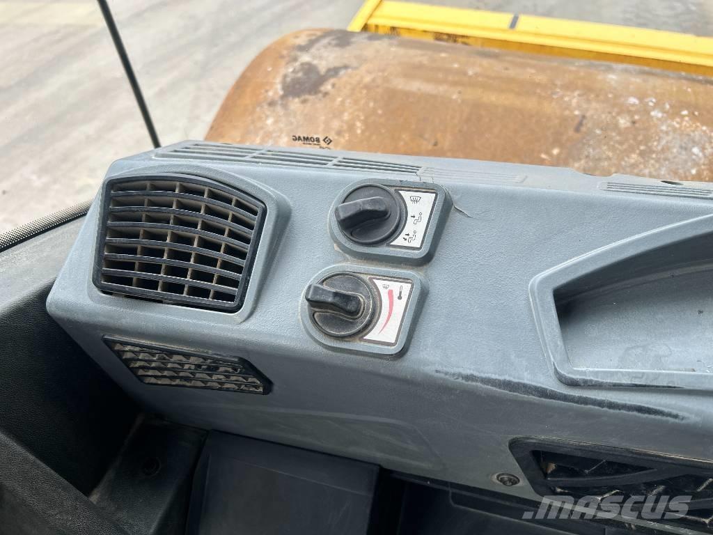 Bomag BW213D-5 Tahačové válce