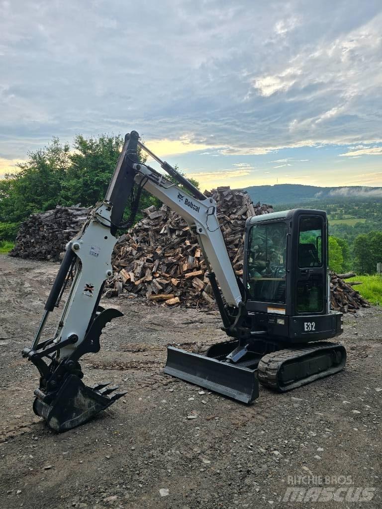 Bobcat E 32 Mini rýpadla < 7t