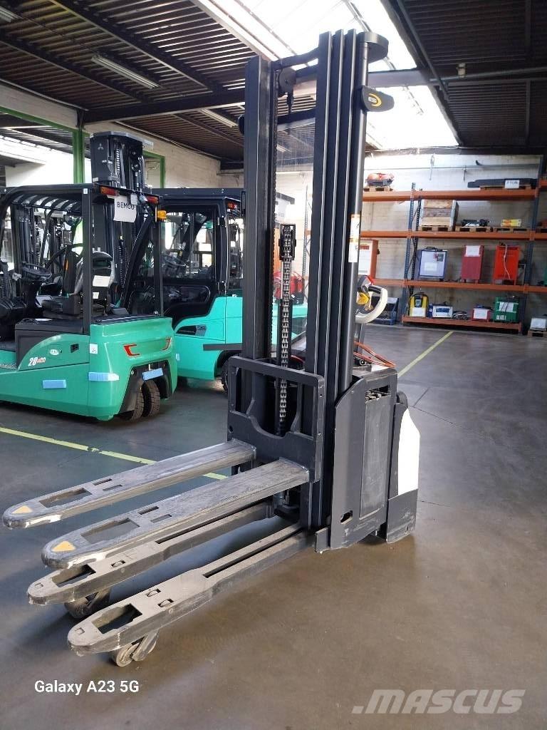 Crown ESi40001.6TT Ručně vedené vysokozdvižné vozíky