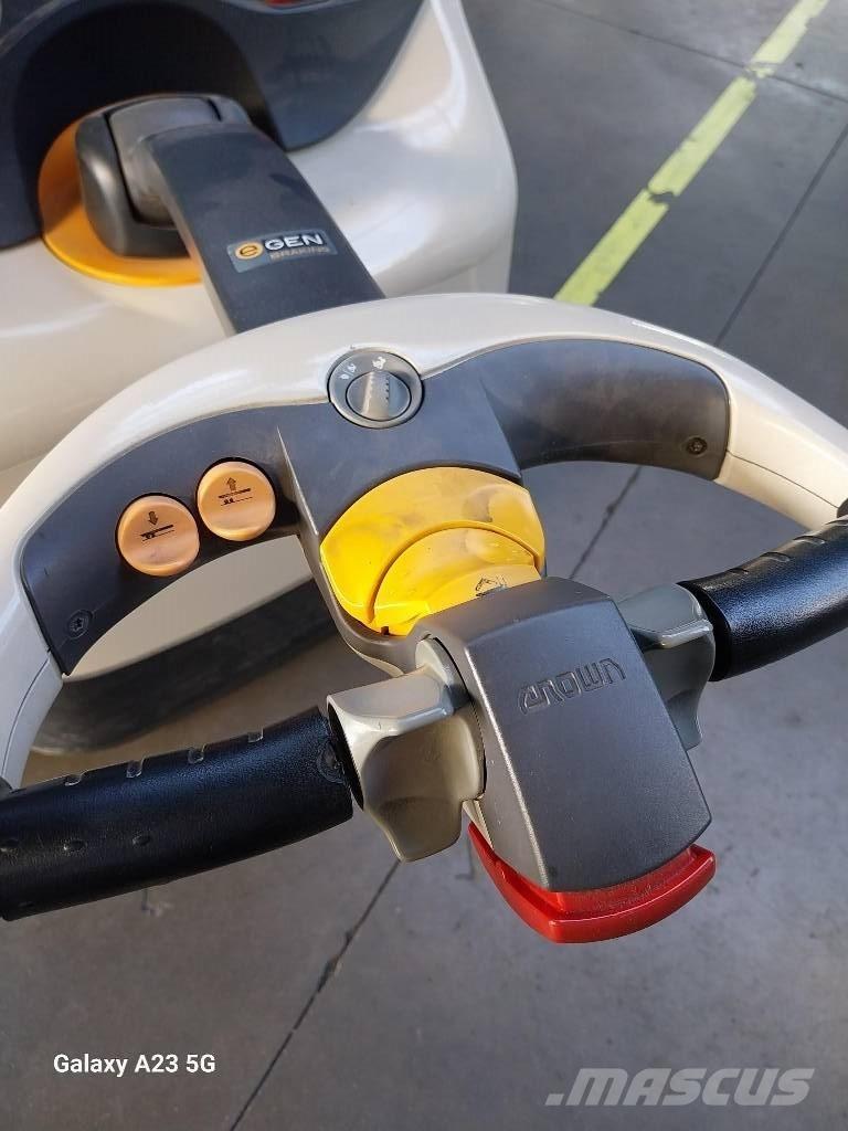 Crown ESi40001.6TT Ručně vedené vysokozdvižné vozíky
