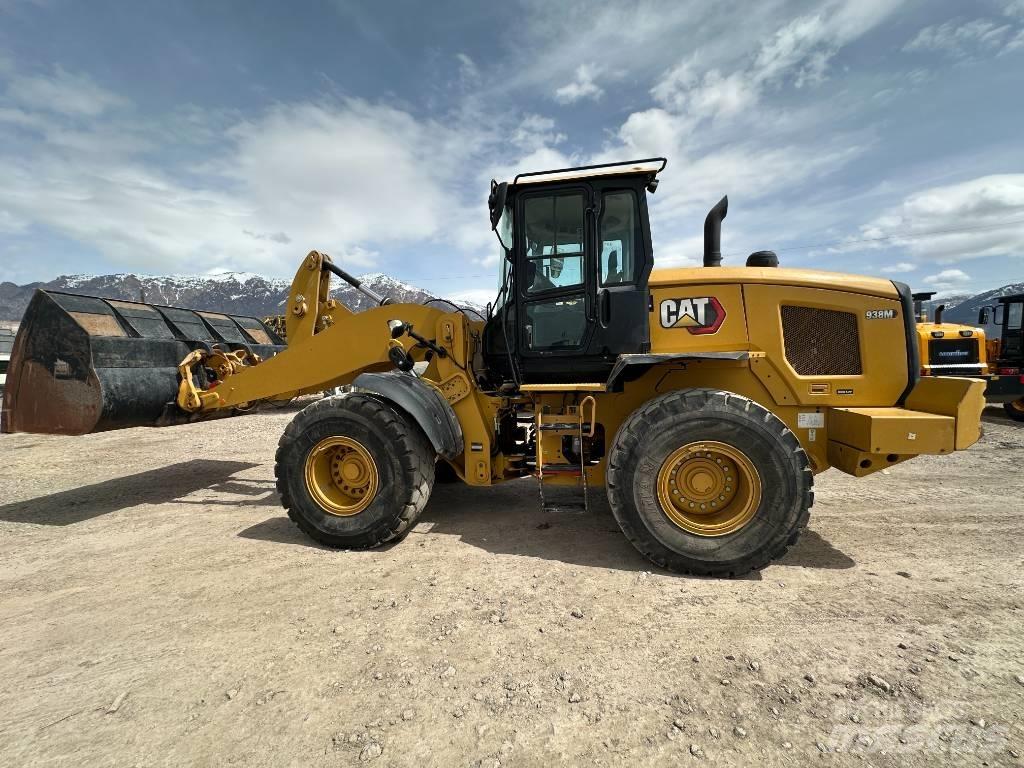 CAT 938M Kolové nakladače
