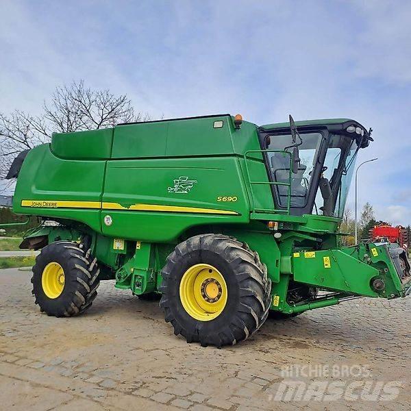 John Deere S 690 Sklízecí mlátičky