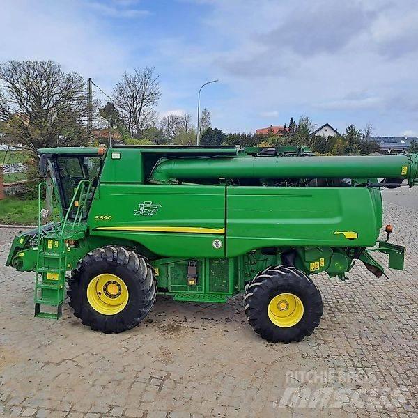 John Deere S 690 Sklízecí mlátičky