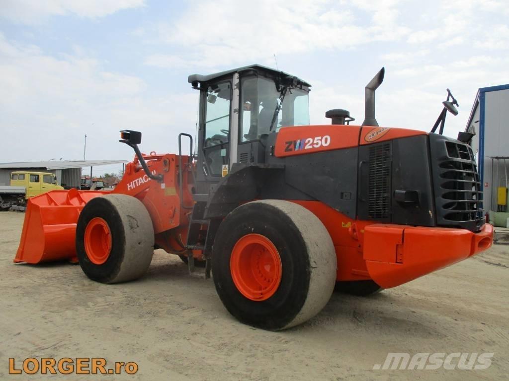 Hitachi ZW 250 Kolové nakladače