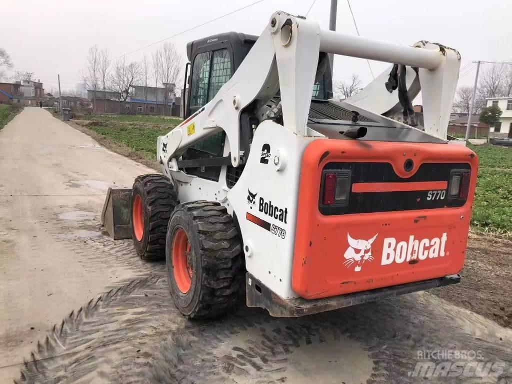Bobcat S 770 Smykem řízené nakladače