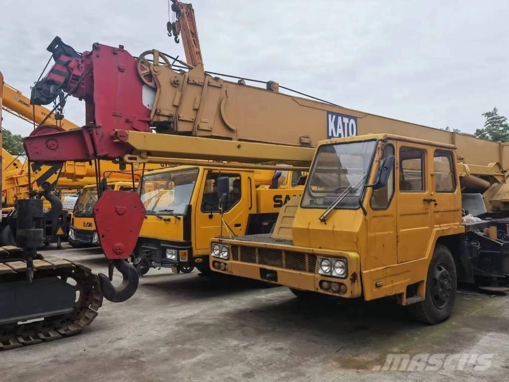 Kato 2500 KVA Univerzální terénní jeřáby