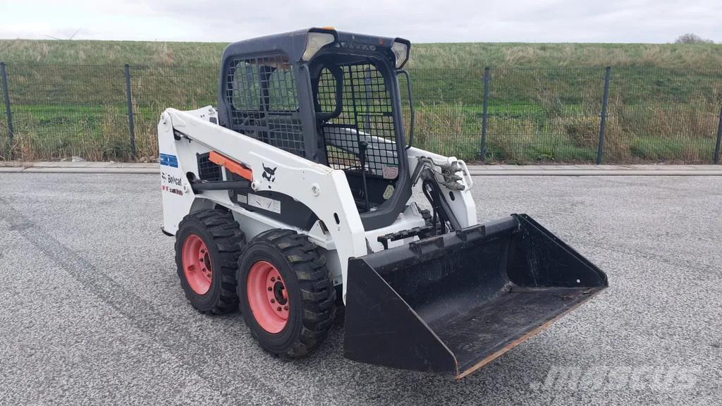 Bobcat S450 Kolové nakladače