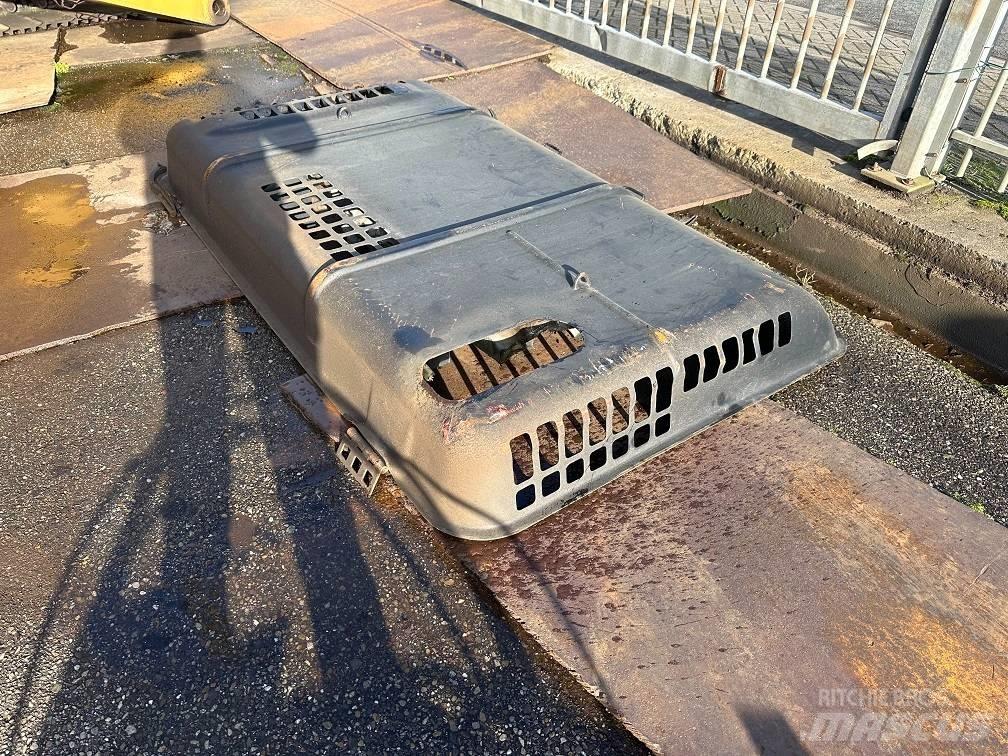 CAT 325DL hood Podvozky a zavěšení kol