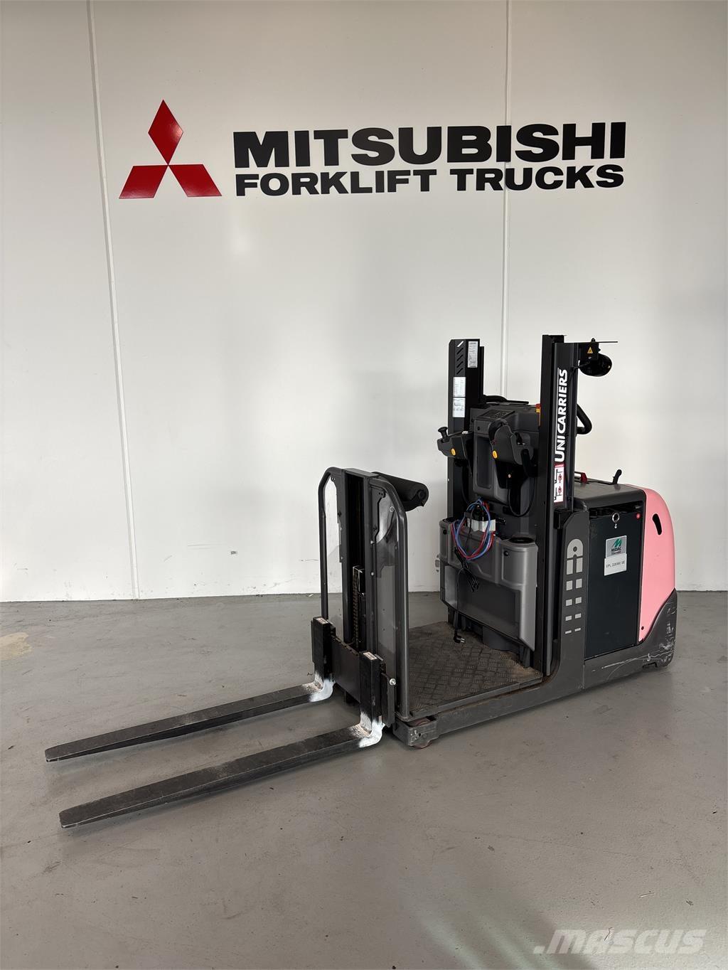 UniCarriers EPL100 Nízkozdvižné vozíky