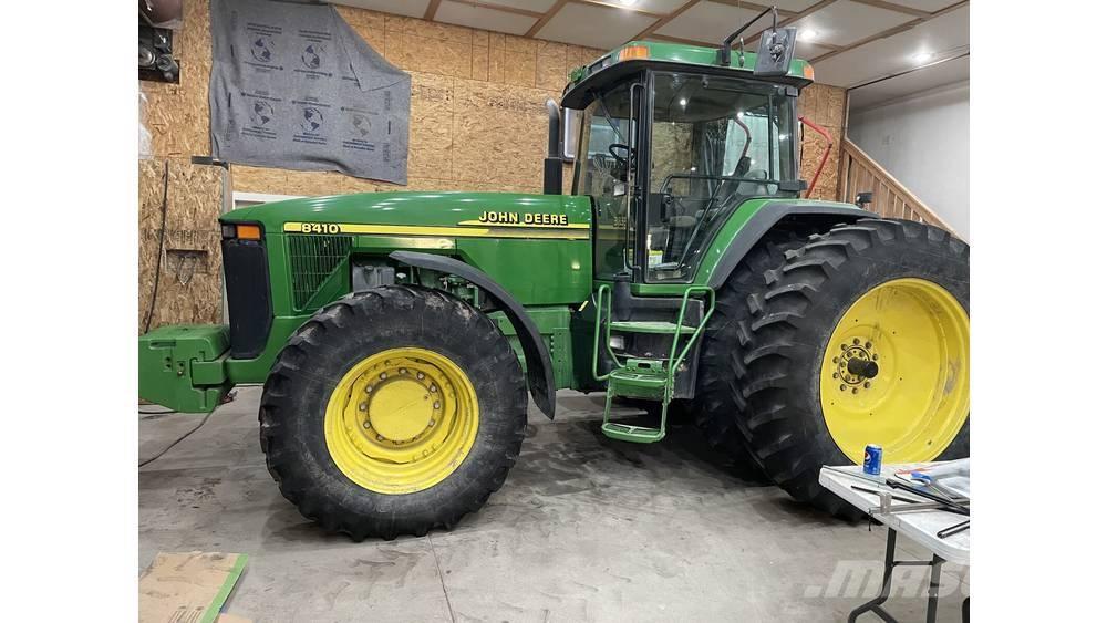 John Deere 8410 Traktory
