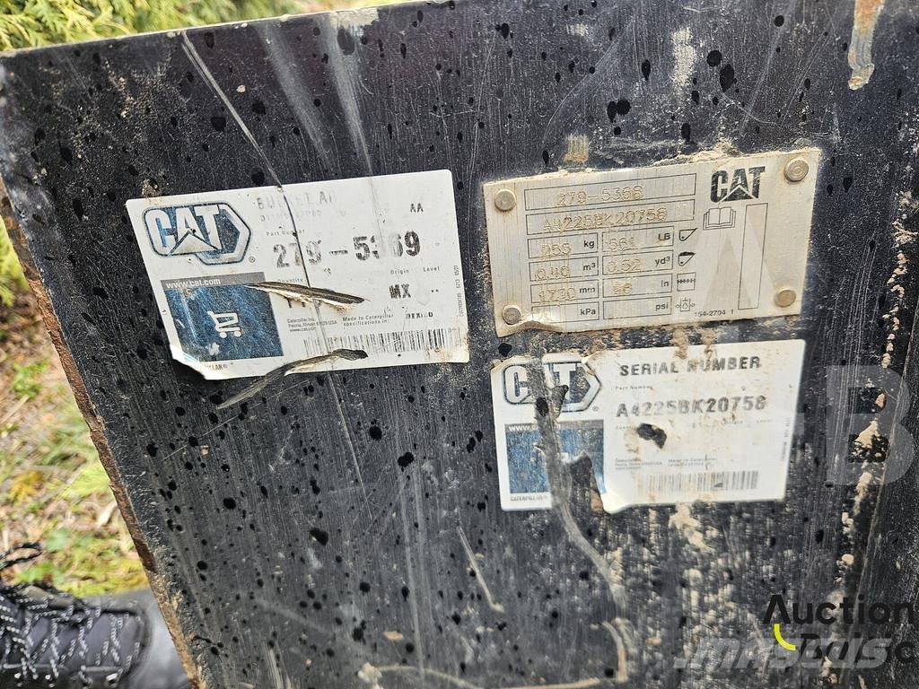 CAT 242 D 3 Smykem řízené nakladače