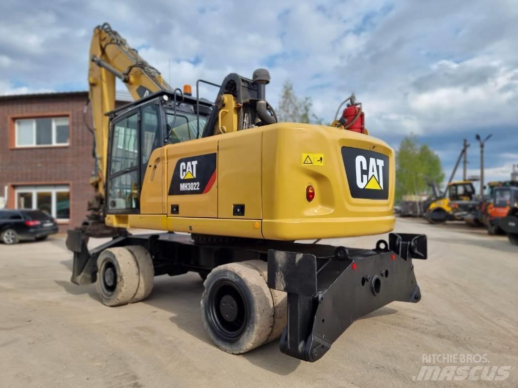 CAT MH 3022 Stroje pro manipulaci s odpadem