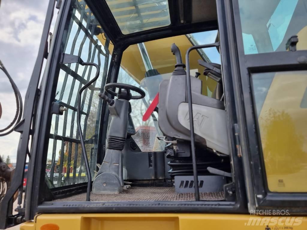 CAT MH 3022 Stroje pro manipulaci s odpadem
