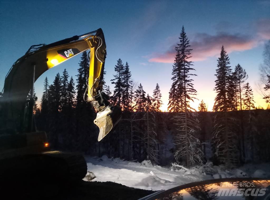 CAT 320 Pásová rýpadla