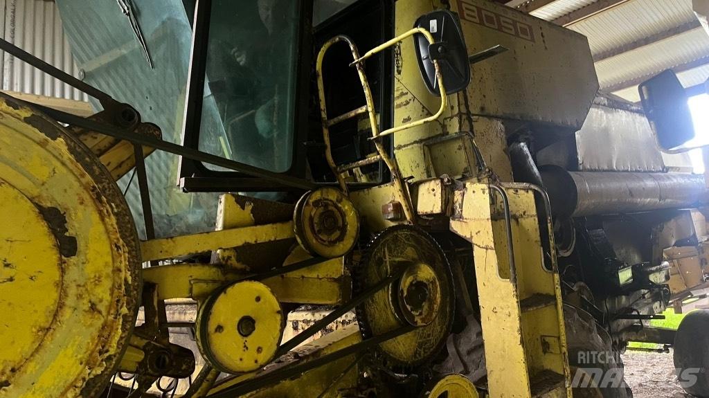 New Holland 8050 Sklízecí mlátičky
