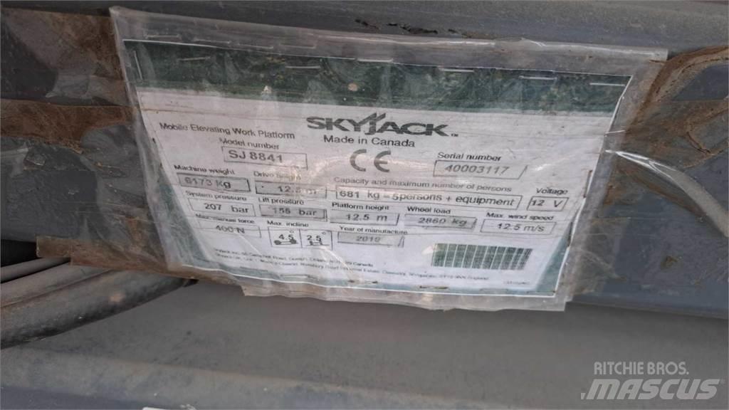 SkyJack 8841RT Nůžková zvedací plošina