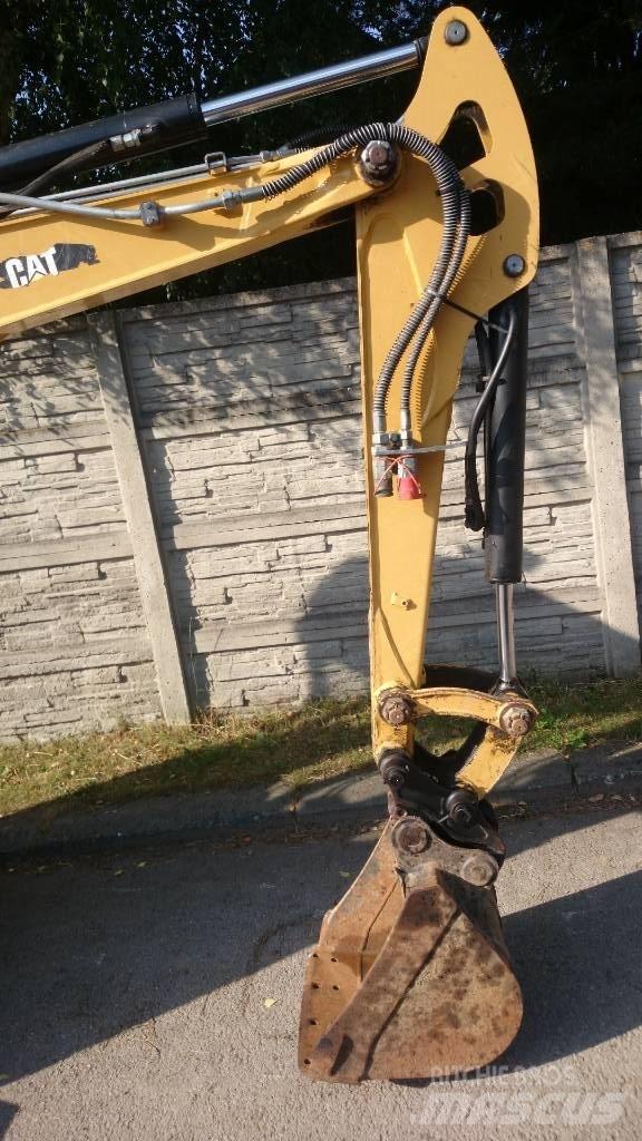 CAT 302.7 D Midi rýpadla 7t - 12t