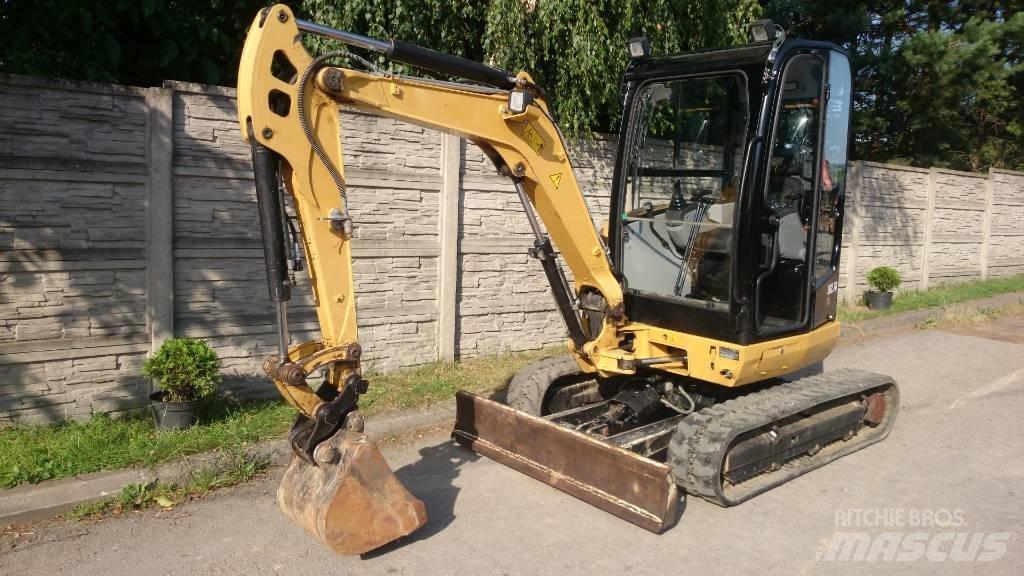 CAT 302.7 D Midi rýpadla 7t - 12t