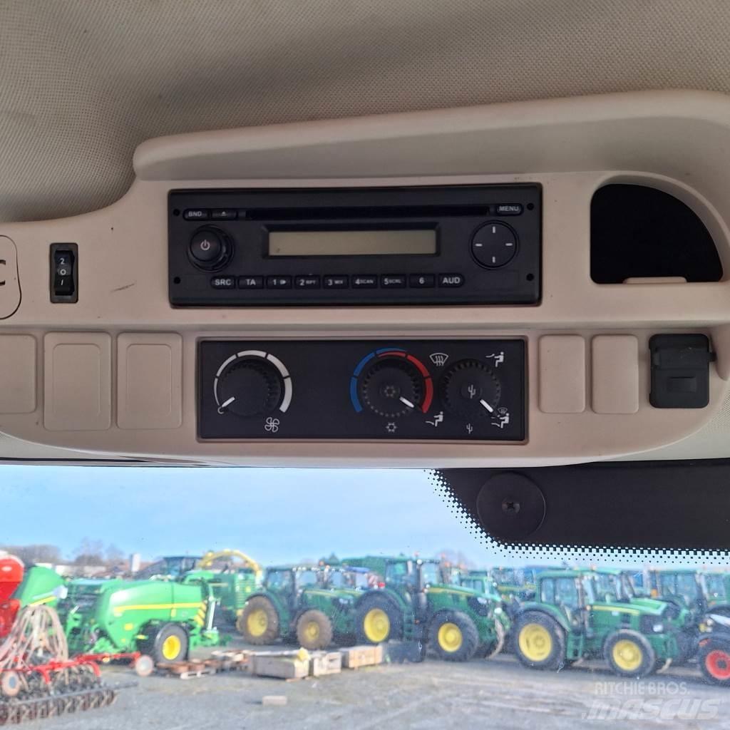 John Deere 6125R Traktory