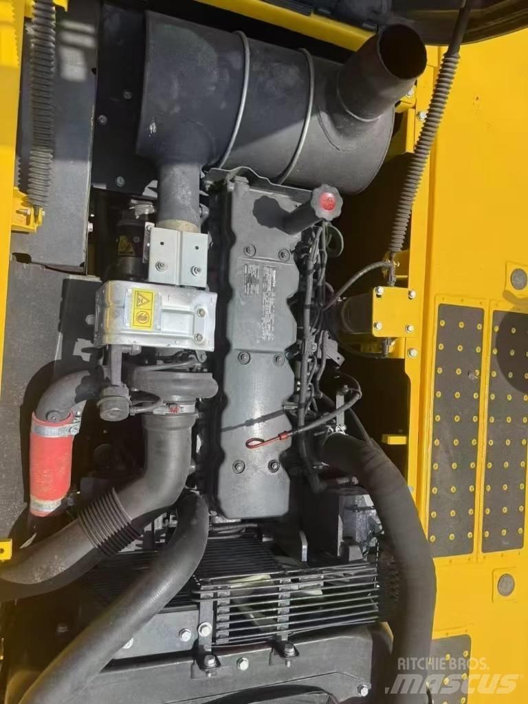 Komatsu 220LC-8 Pásová rýpadla