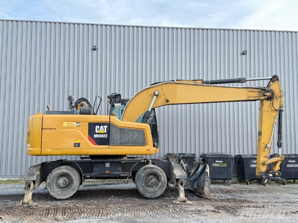 CAT MH3022 Stroje pro manipulaci s odpadem