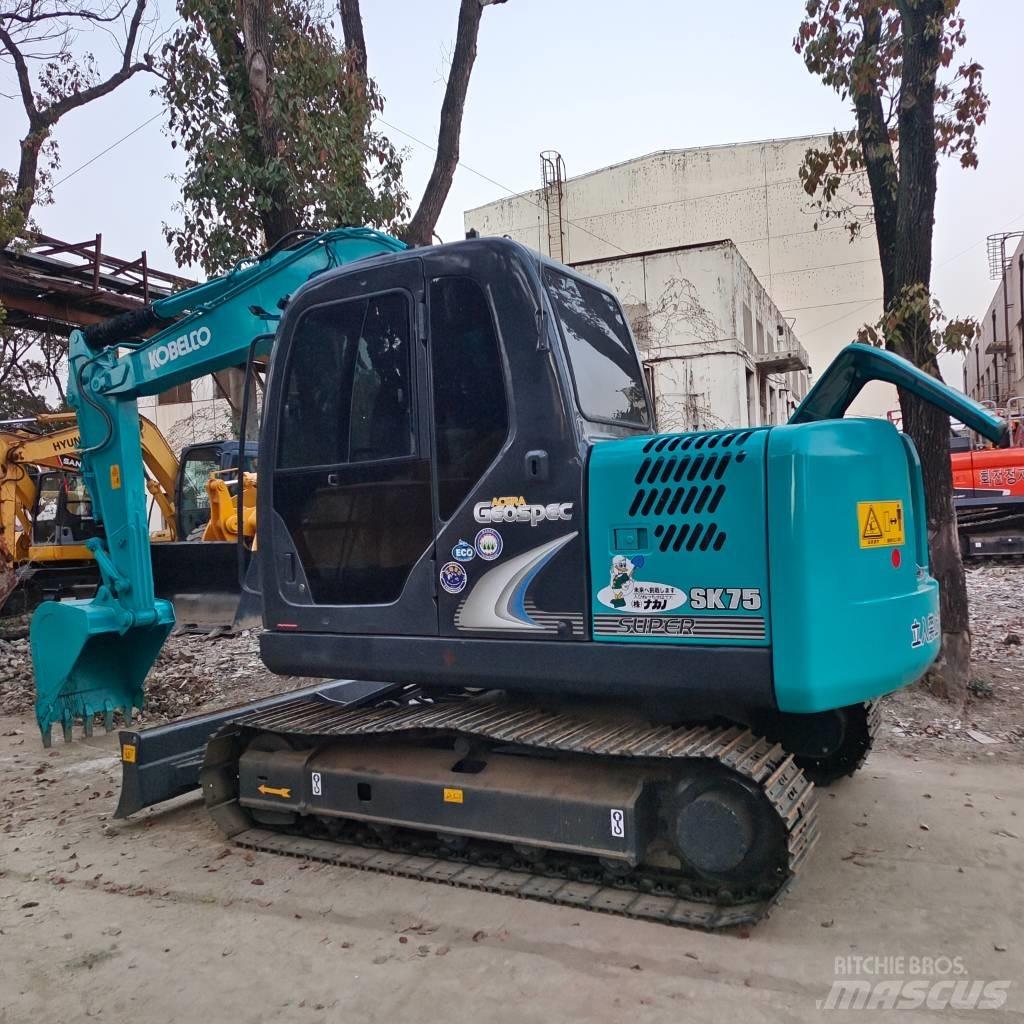 Kobelco SK75 Midi rýpadla 7t - 12t