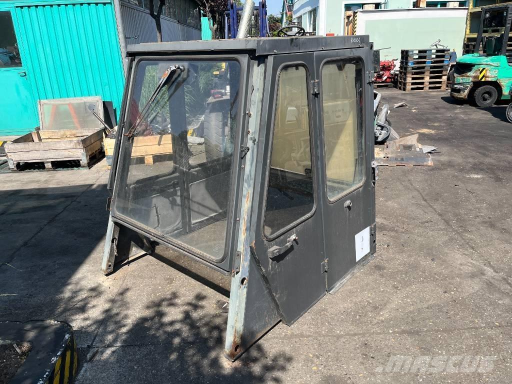 Nissan CABIN W-1038 Kabiny a interiér