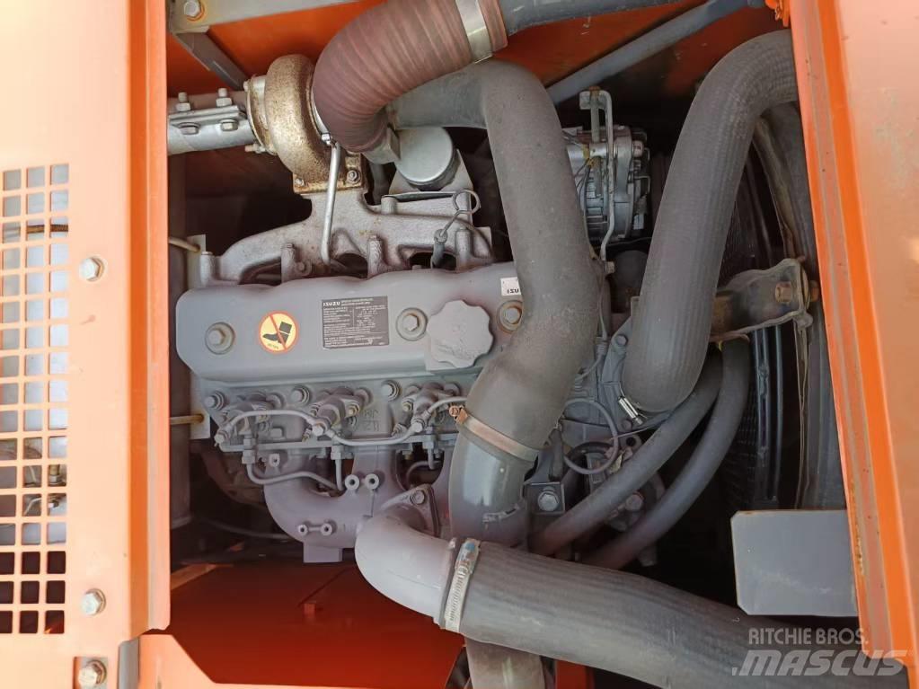 Hitachi ZX135 Pásová rýpadla
