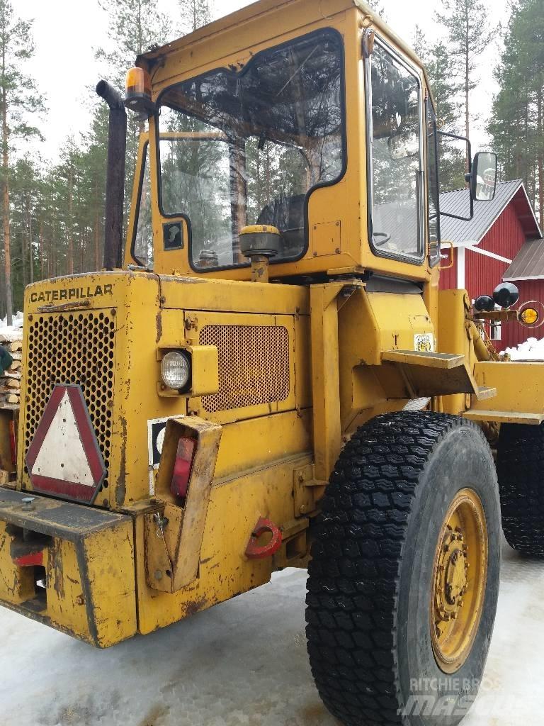 CAT 910 Kolové nakladače