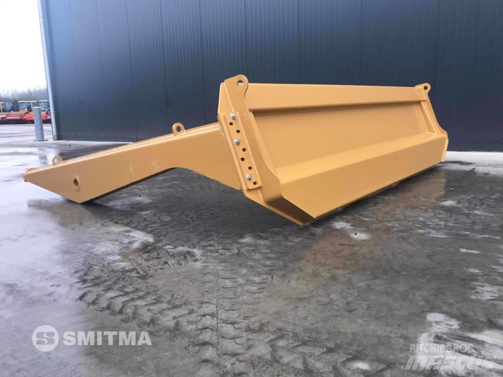 CAT 745C Zadní dveře