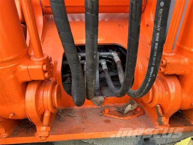 Hitachi EX100 Pásová rýpadla
