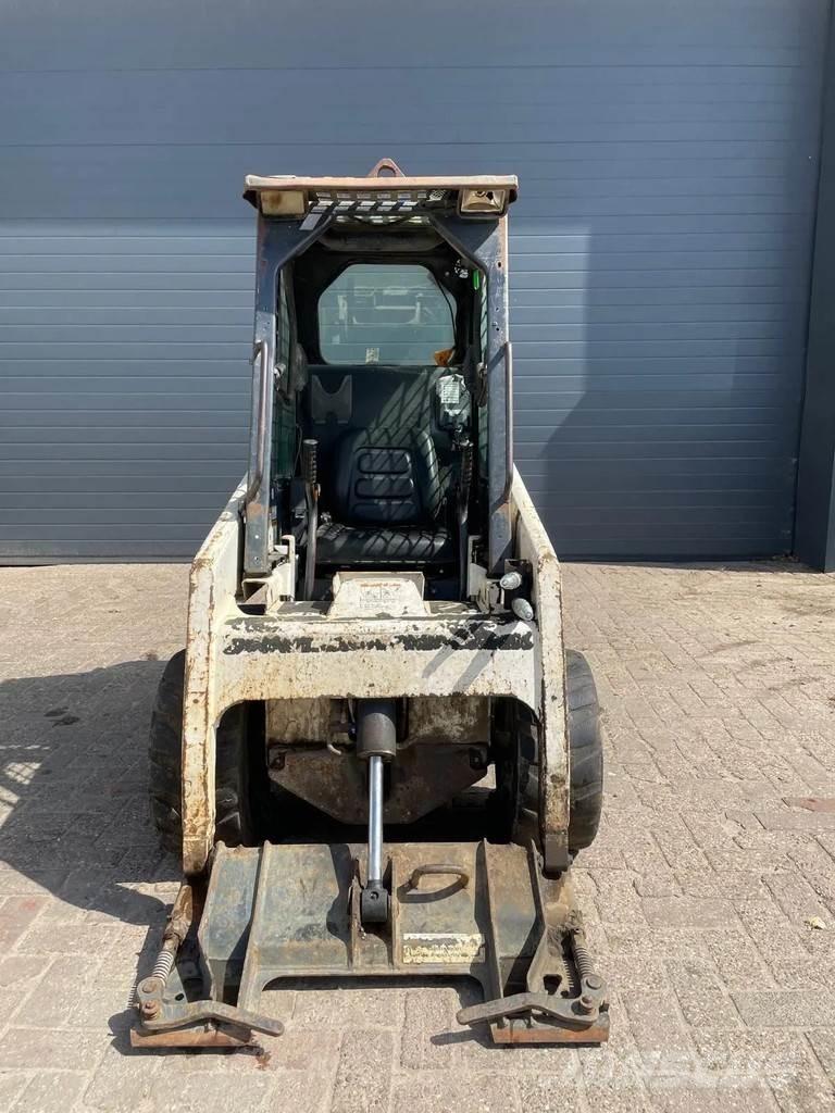 Bobcat 463 Smykem řízené nakladače