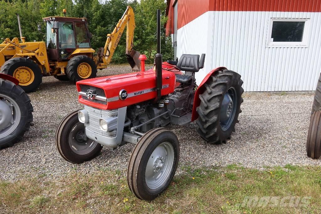 Massey Ferguson 135 Traktory