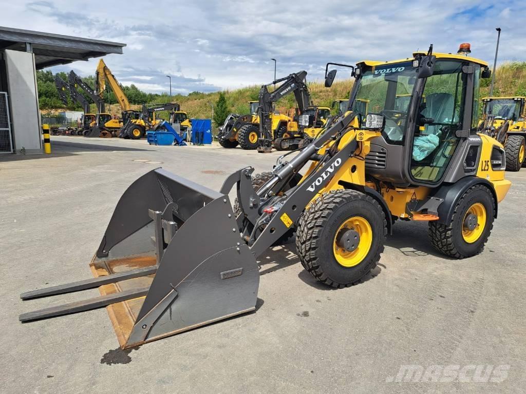 Volvo JL25H Smykem řízené nakladače