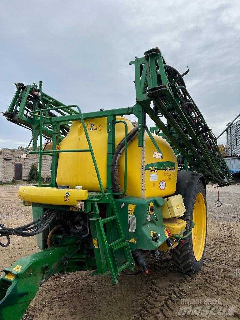 John Deere 740 Tažené postřikovače